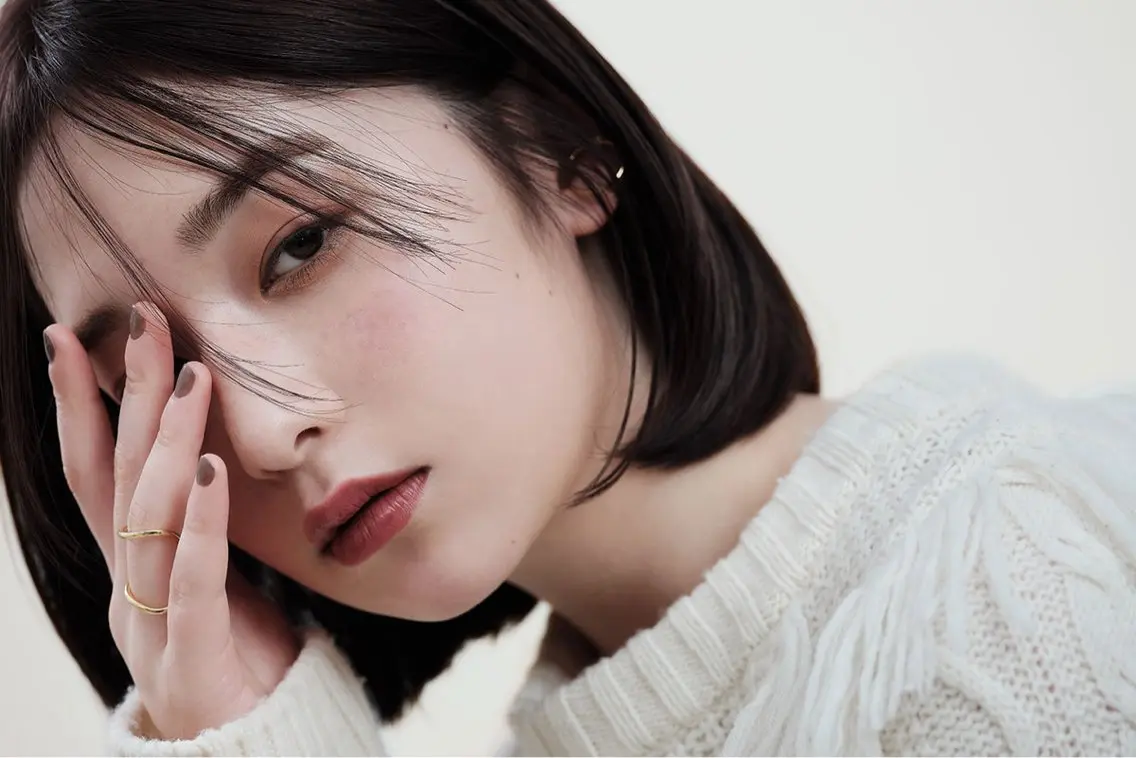 ミディアム タニ ユウのヘアスタイル