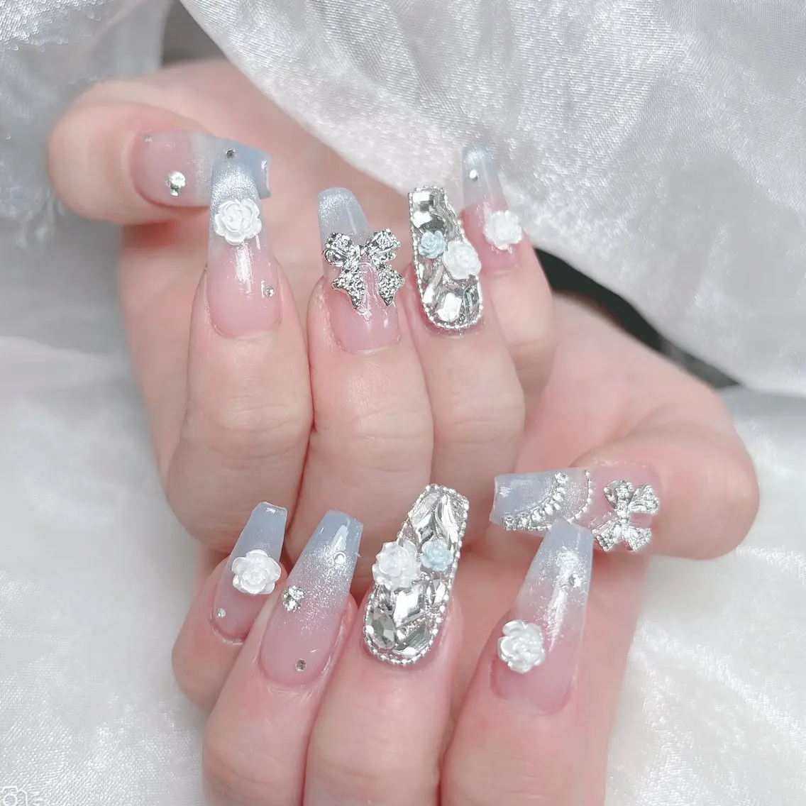 ネイル キラキラネイル 韓国ネイル スカルプネイル ハンドネイル MoMoA Nail ネイル長さ出し専門店のネイルデザイン