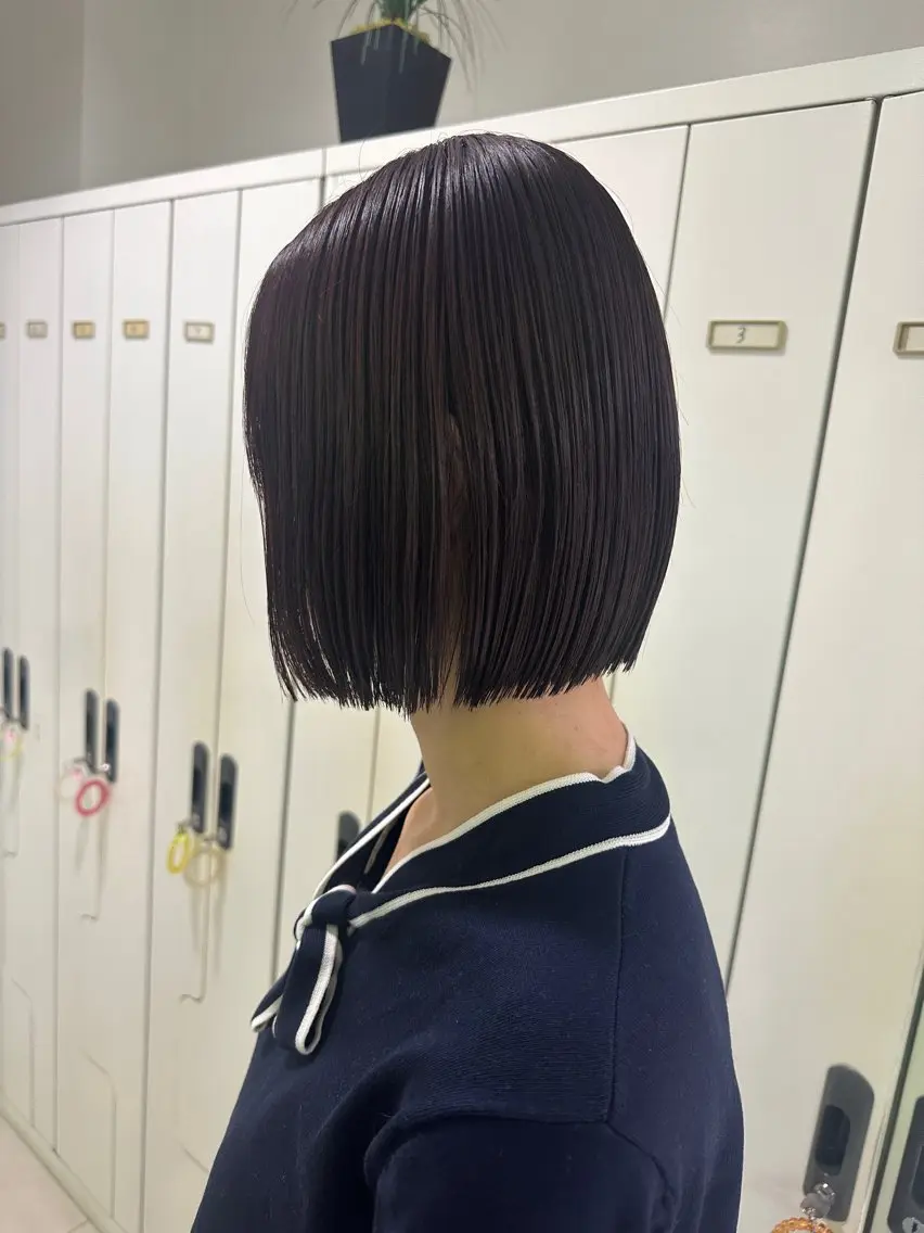 ミディアム カット 日曜日空きあり‼️ 艶々カラー🩷のヘアスタイル