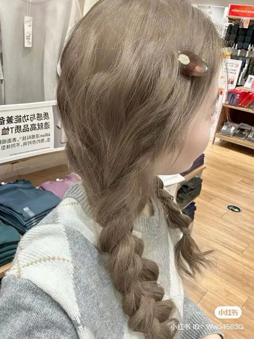 ロング カラー ベージュカラー ラベンダー💜 グレージュ🩶のヘアスタイル