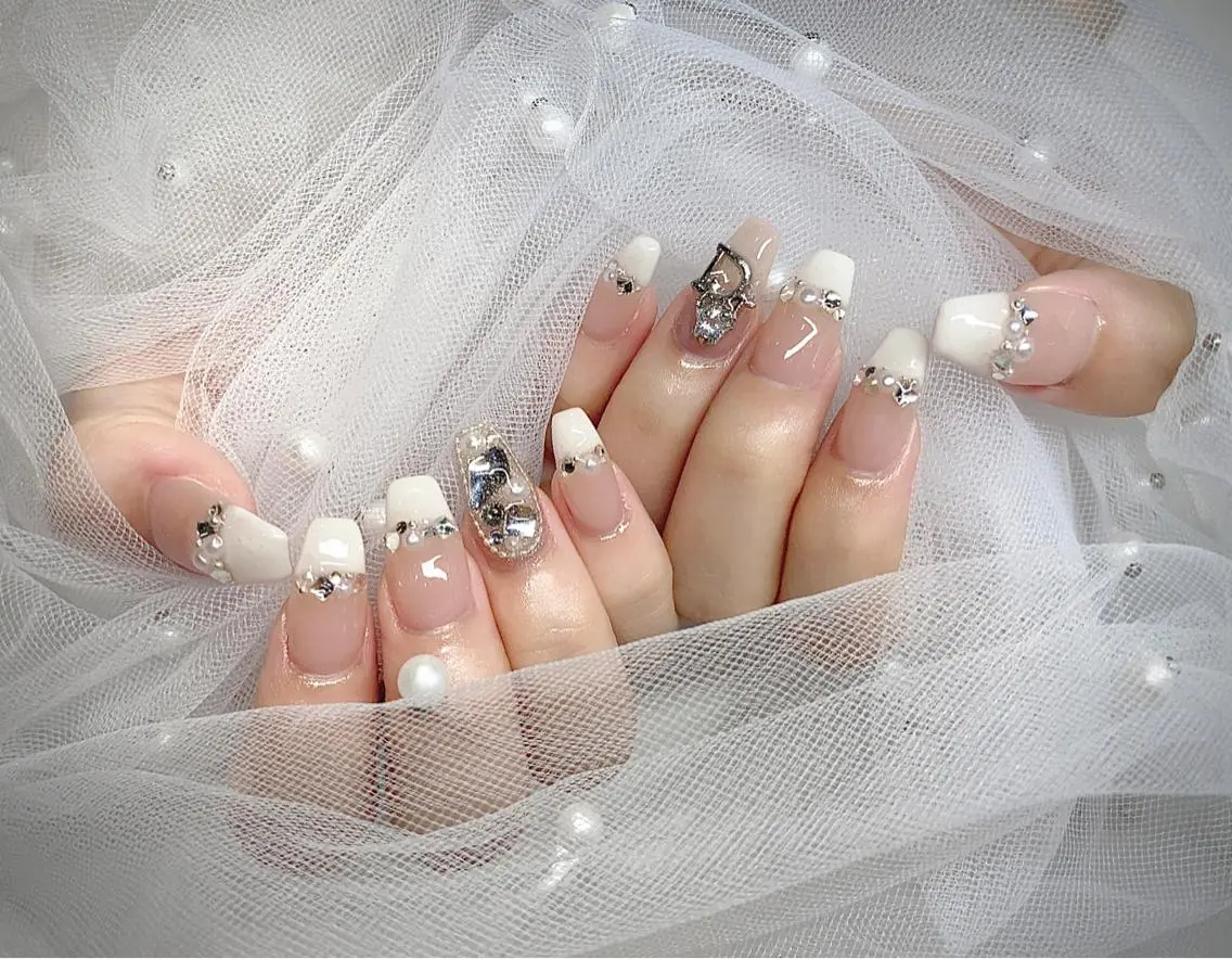 ネイル I-nailロング /ワンホン/キラキラのネイルデザイン