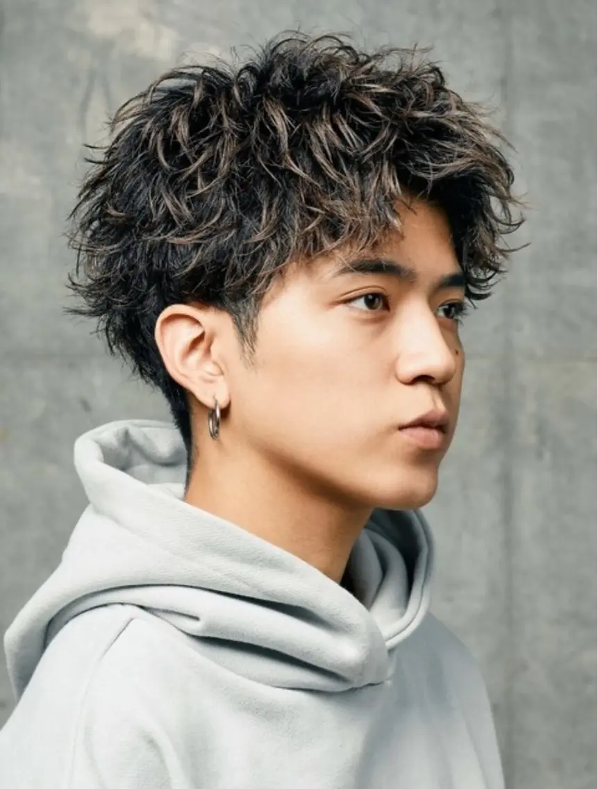 ショート パーマ メンズ パーマ 中谷海里/フェザー パーマ/スパイキーのヘアスタイル