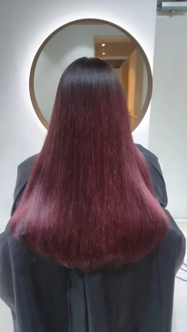 カラー ニトウ レイナのヘアスタイル