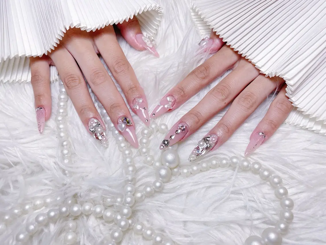 ネイル チークネイル 長さ出し フラワーネイル フレンチネイル ガーリー ハンドネイル NEW NAIL 池袋のネイルデザイン