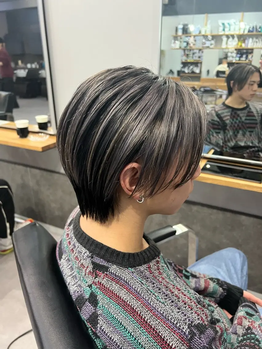 ショート カラー カット ヘアカラー トリートメント ミルクティーカラー グレージュ　高山慧輔のヘアスタイル