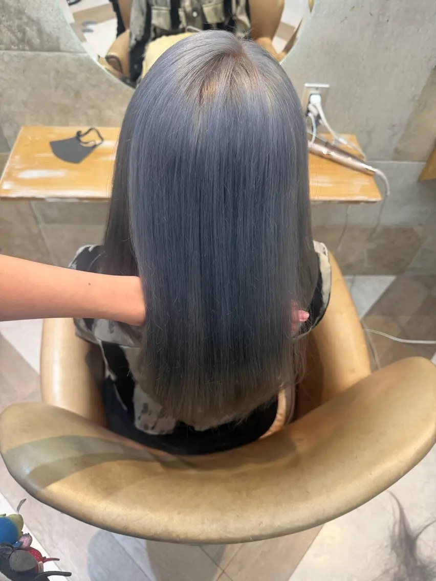 セミロング ヘアカラー 橋本 りくのヘアスタイル