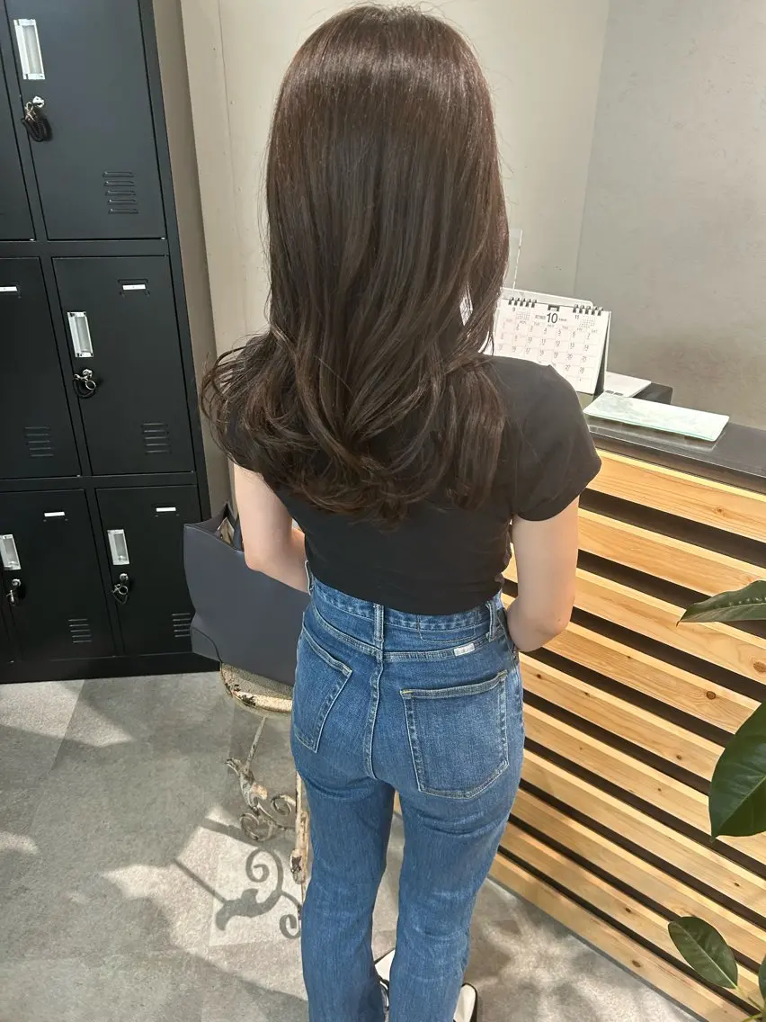 ミディアム カラー ベージュカラー オリーブベージュ ヘアカラー ウルフカット レイヤーカット上柿のヘアスタイル