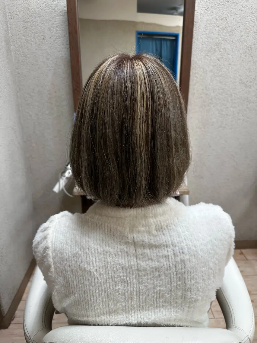 ショート ハイライト ヘアカラー 阿部 美咲のヘアスタイル