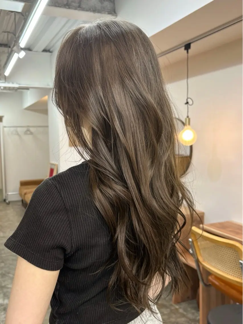 セミロング カラー 顔周りカット レイヤーカット カット ヘアカラー トリートメント まさと透明感ベージュ カラーレイヤーカットのヘアスタイル