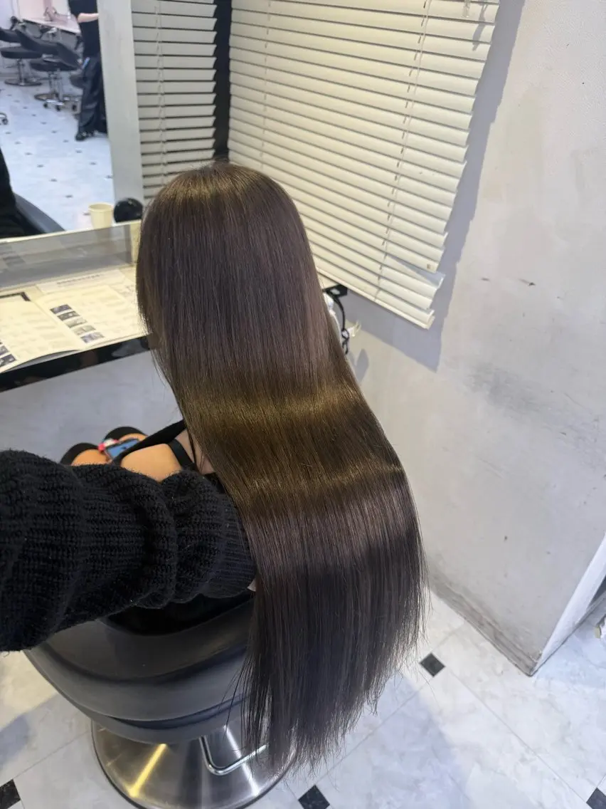 ロング カラー グレージュ カット ヘアカラー トリートメント 韓国風グレージュ 🤍たくみ🤍のヘアスタイル