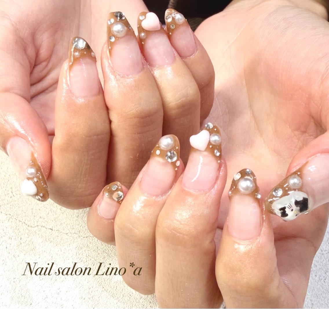 ネイル ブラウン フレンチネイル ガーリー ハート キラキラネイル ハンドネイル Nail salon Lino*aのネイルデザイン