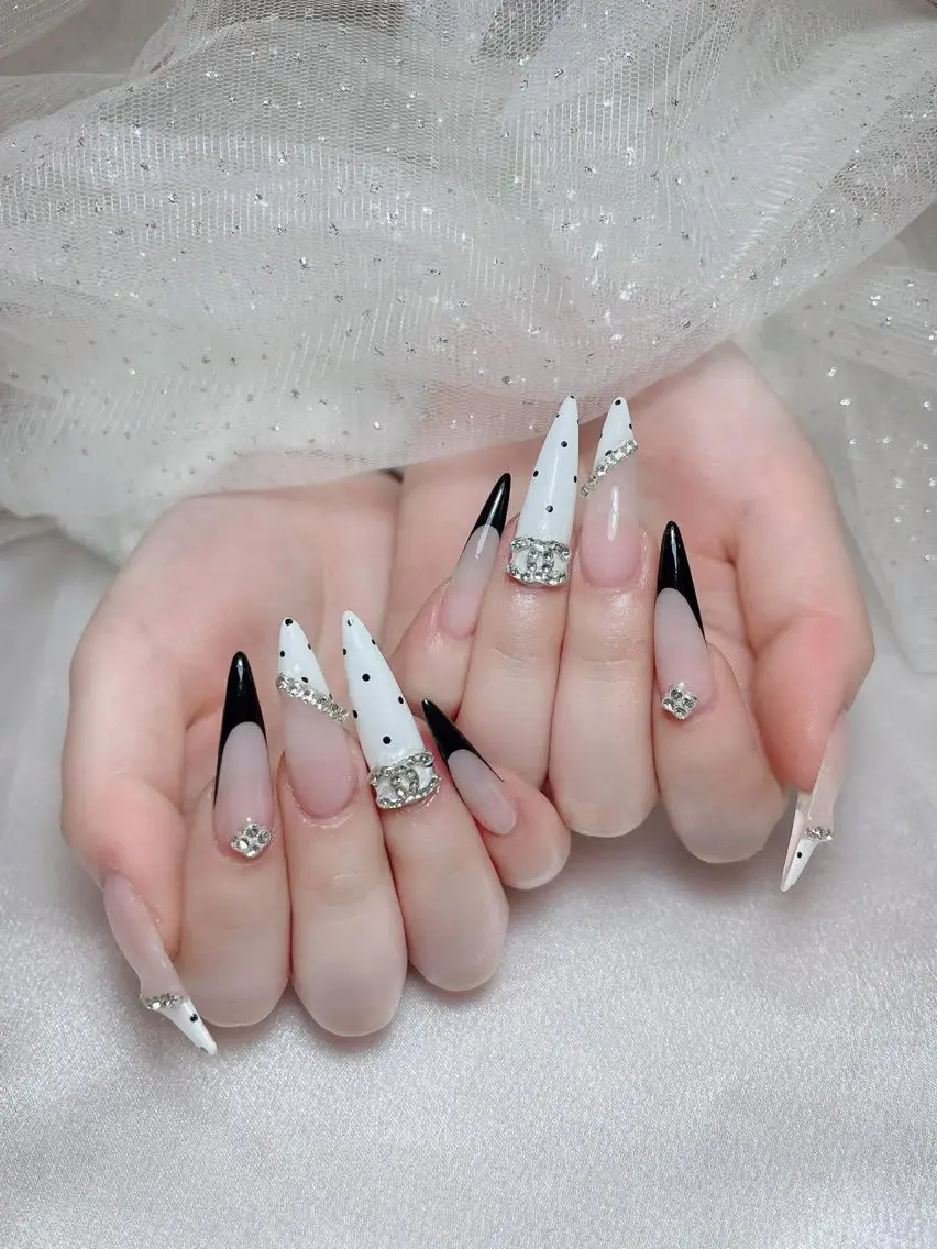 ネイル アートネイル チークネイル ジェルネイル ロングネイル マグネットネイル ハンドネイル Rin Nail 新大久保店のネイルデザイン