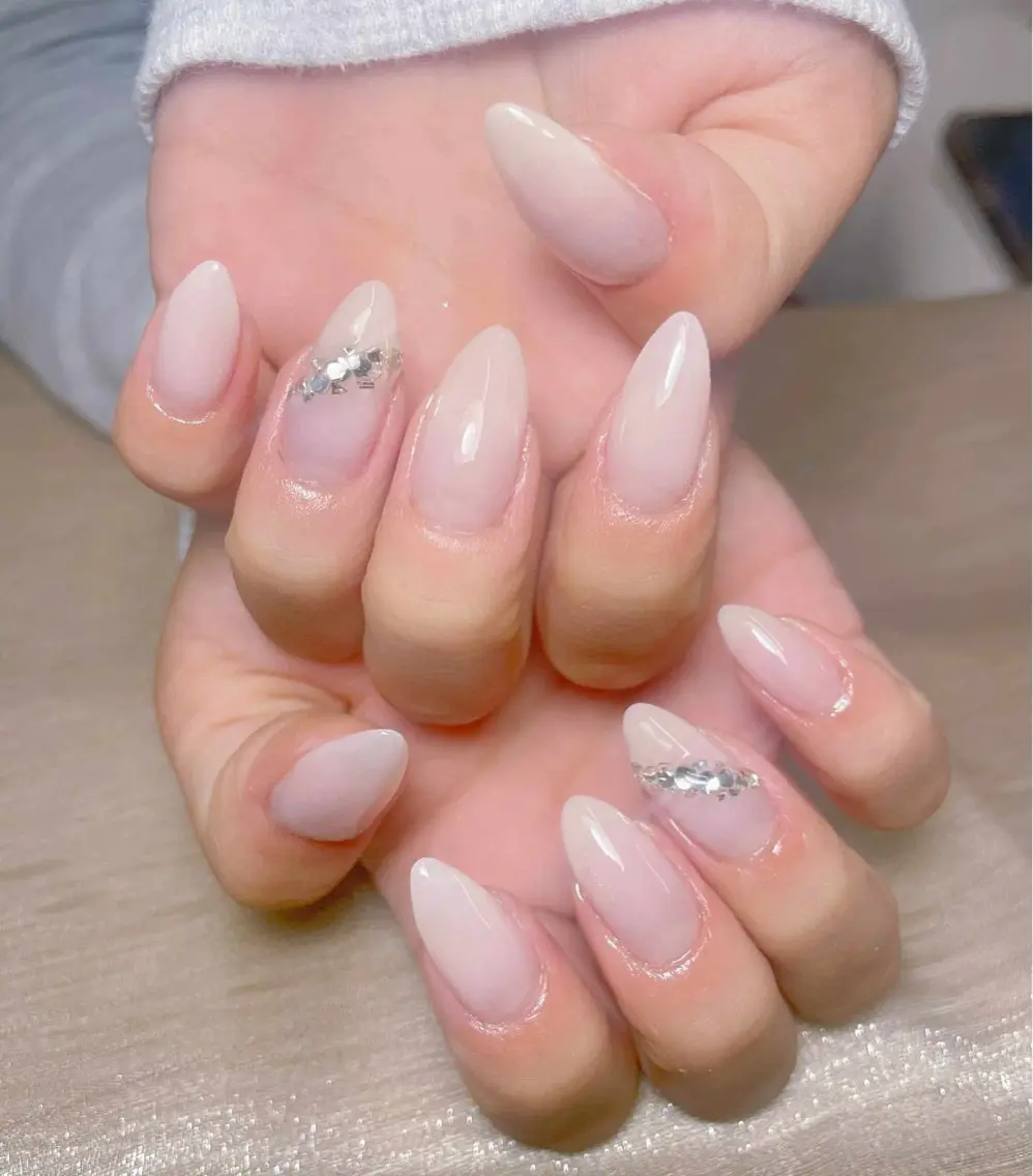 ネイル オーロラネイル ブルー チークネイル 長さ出し フットネイル NOA 池袋のネイルデザイン