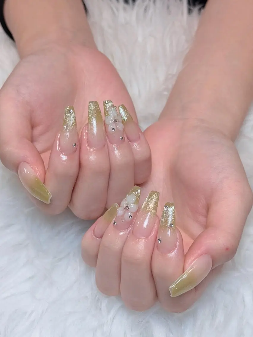 ネイル チークネイル ドット フレンチネイル グラデーション ハート ハンドネイル Eli Eli 新宿のネイルデザイン