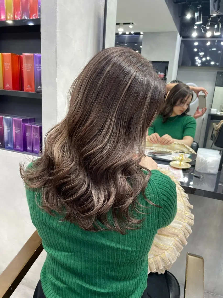セミロング ハイライト ヨシンモリ 韓国風ヘア ヘアカラー トリートメント 👑最高級エクステ 👑新宿/タイセイのヘアスタイル