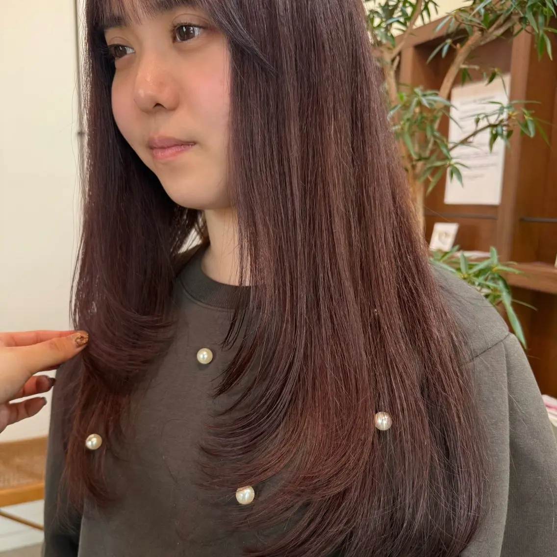 ロング カラー ブリーチ 顔まわりレイヤー レイヤーカット 似合わせカット カット ヘアカラー トリートメント shin enom yuukaのヘアスタイル