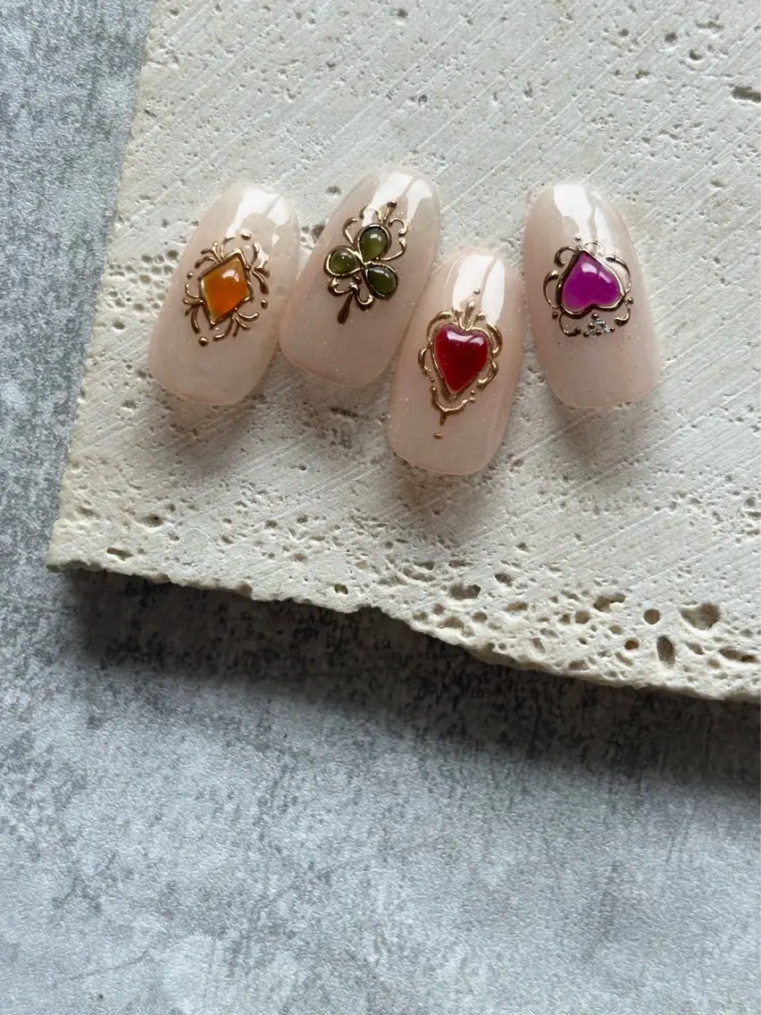 ネイル ハンドネイル FIORITURA Maikoのネイルデザイン