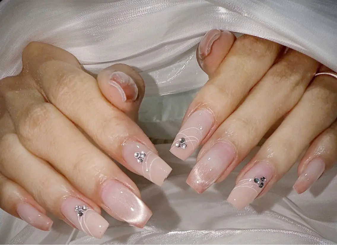 ネイル フレンチネイル ジェルネイル マグネットネイル 持ち込み ニュアンスネイル ハンドネイル Minette Nailのネイルデザイン