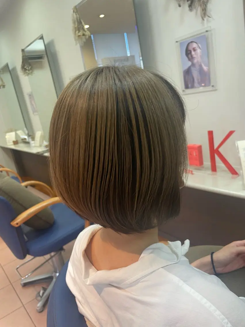 ミディアム ボブ 縮毛矯正 attrice杉山 綾乃のヘアスタイル