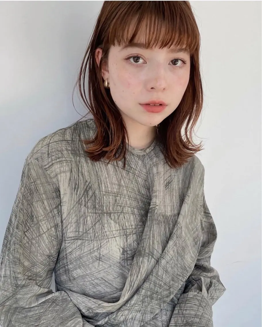 セミロング カラー 外ハネヘア 岩田菜央 《武蔵小杉》のヘアスタイル