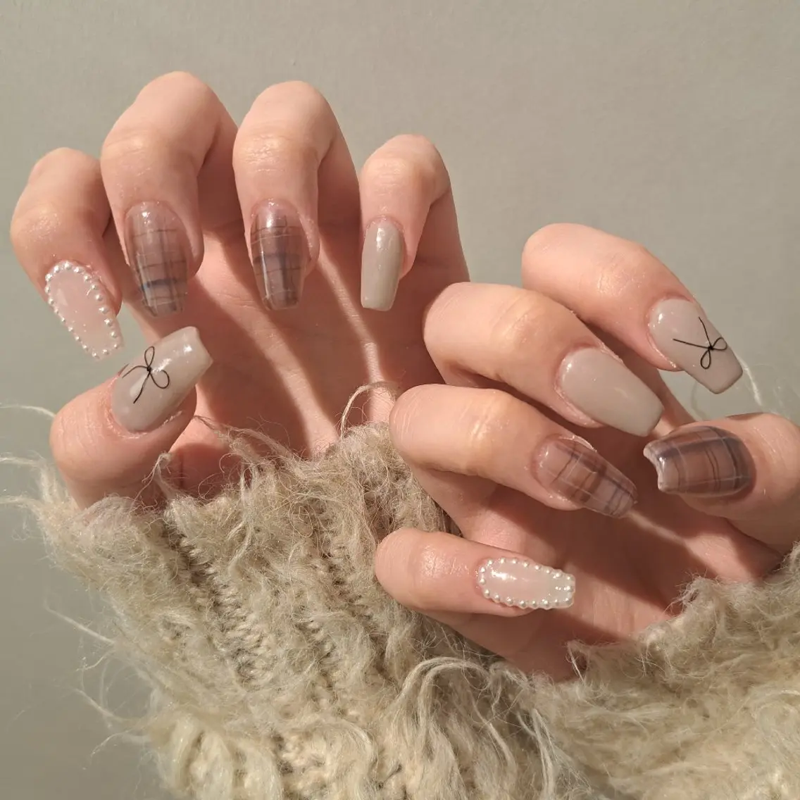 ネイル アートネイル 長さ出し ガーリー 持ち込み リボン ハンドネイル Nail mood デザイン持ち込みokのネイルデザイン