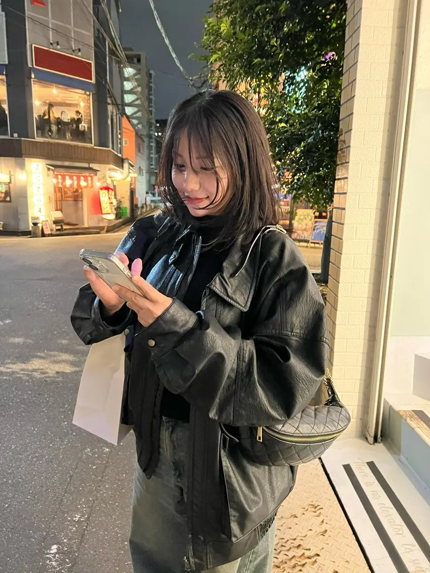セミロング カット kotoko 透け感カラーのヘアスタイル