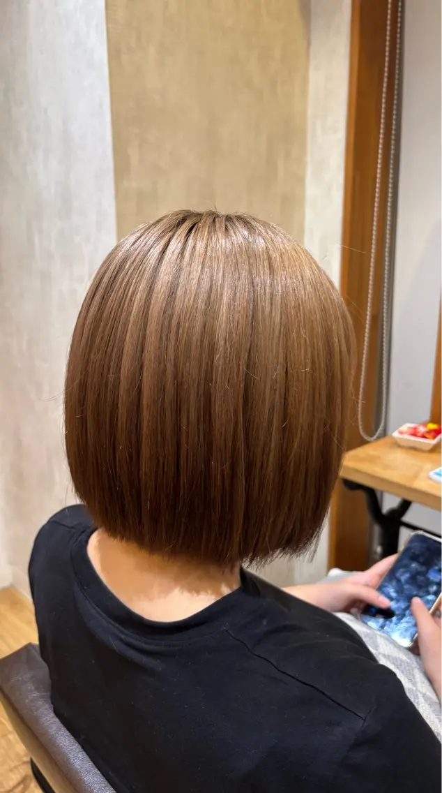 ミディアム 切りっぱなしボブ ボブ ヘアカラー トリートメント レイヤー/髪質改善 山口   恋のヘアスタイル