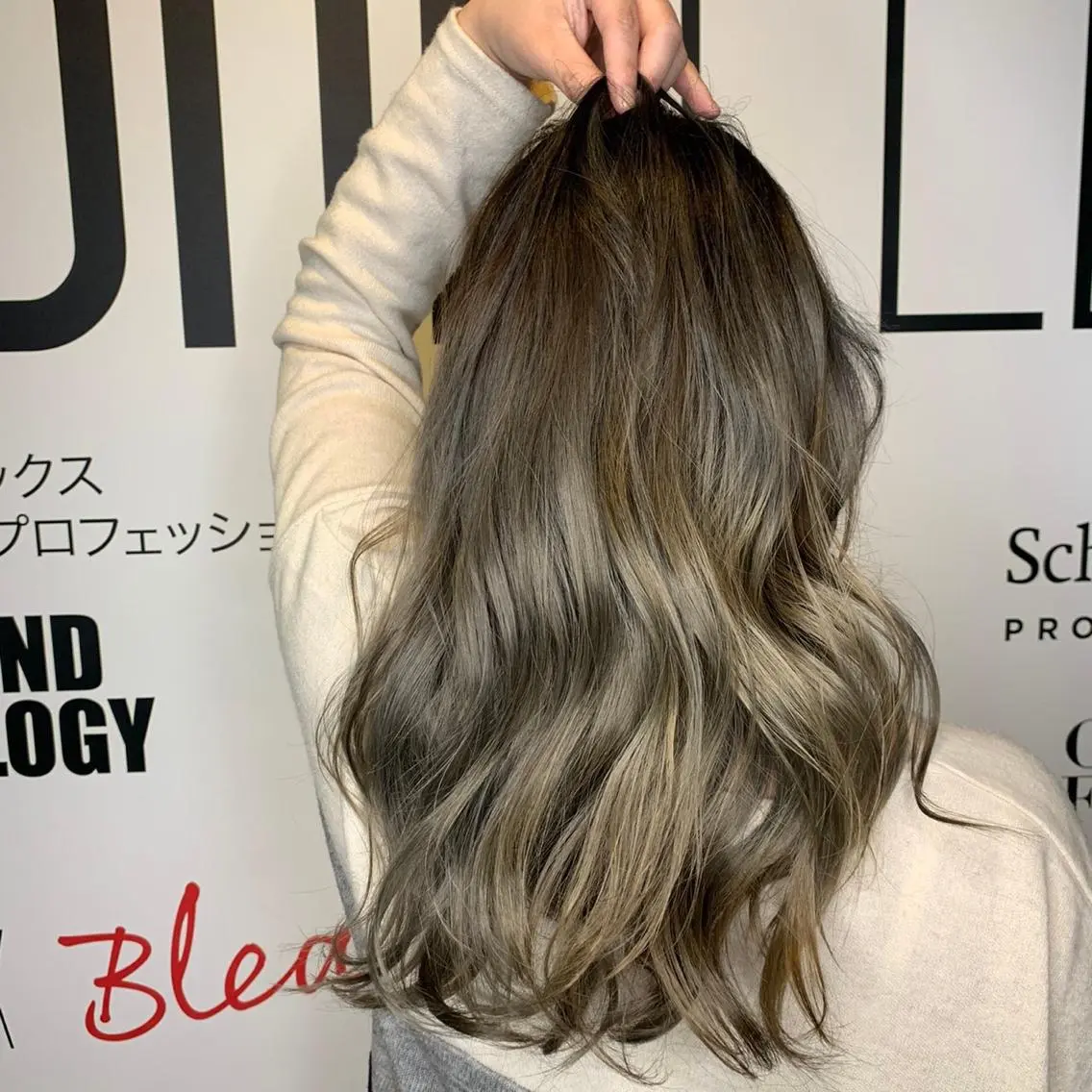 セミロング カラー バレイヤージュ グレージュ ハイライトカラー 外国人風カラー ハイライト カット ヘアカラー 小川 舜人のヘアスタイル