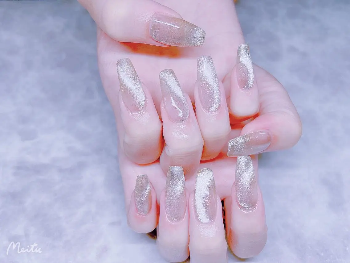 ネイル 長さ出し ネイルチップ ISA_ BELLAのネイルデザイン