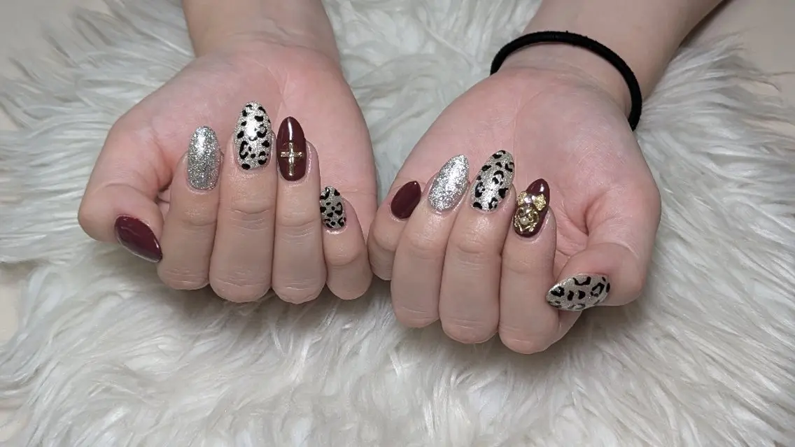 ネイル アニマル柄 ボルドー シンプルネイル 冬ネイル ハンドネイル m&pPrivate nailsalonのネイルデザイン