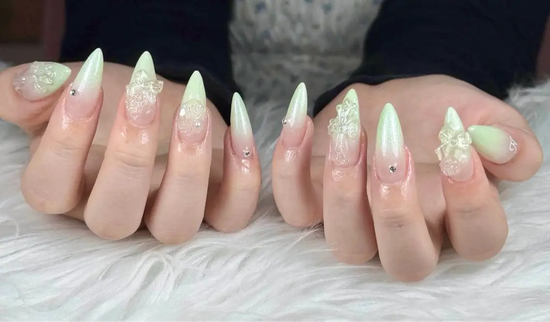ネイル アートネイル ボルドー フレンチネイル ジェルネイル 氷ネイル・うるうるネイル ハンドネイル Yuki Nailsalonのネイルデザイン