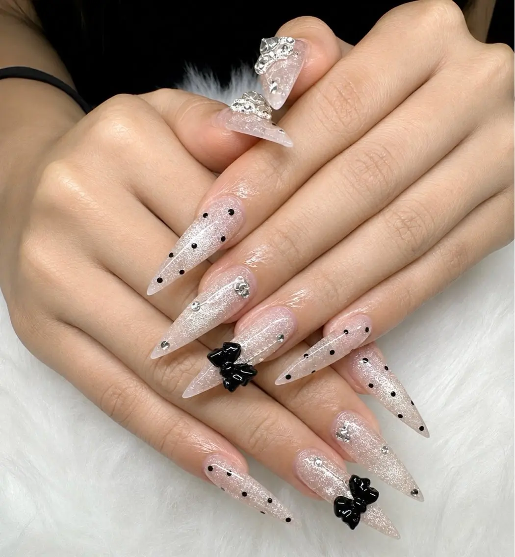 ネイル MIKA RUBY NAIL SLONのネイルデザイン