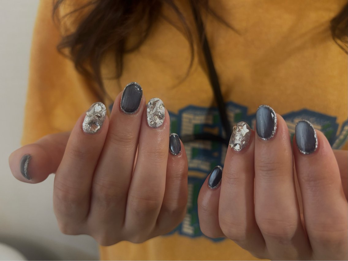 ネイル アートネイル キラキラネイル ぷっくりネイル シルバー ハンドネイル D.d nail Rina✨のネイルデザイン