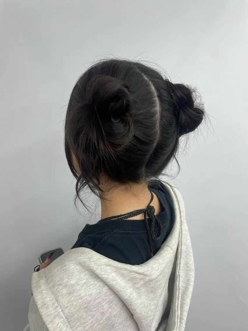 ミディアム お団子ヘア 𝙃𝘼𝙍𝙐🎀 韓国×エクステのヘアスタイル