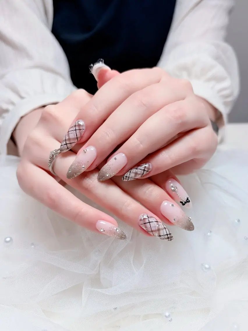 ネイル 韓国ネイル マグネットネイル 持ち込み ニュアンスネイル シンプルネイル ハンドネイル Huyn Nail Shinjyukuのネイルデザイン