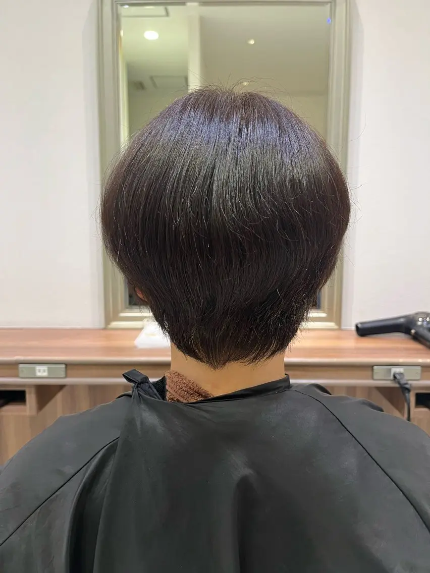 カラー 三好 白流のヘアスタイル