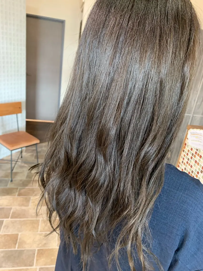 ロング カラー ブラウンカラー ナチュラルブラウン 礒谷 夏帆のヘアスタイル