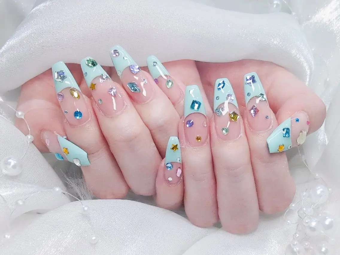 ネイル 長さ出し ジェルネイル キラキラネイル ラメ(グリッター) ニュアンスネイル Chouette Nailのネイルデザイン