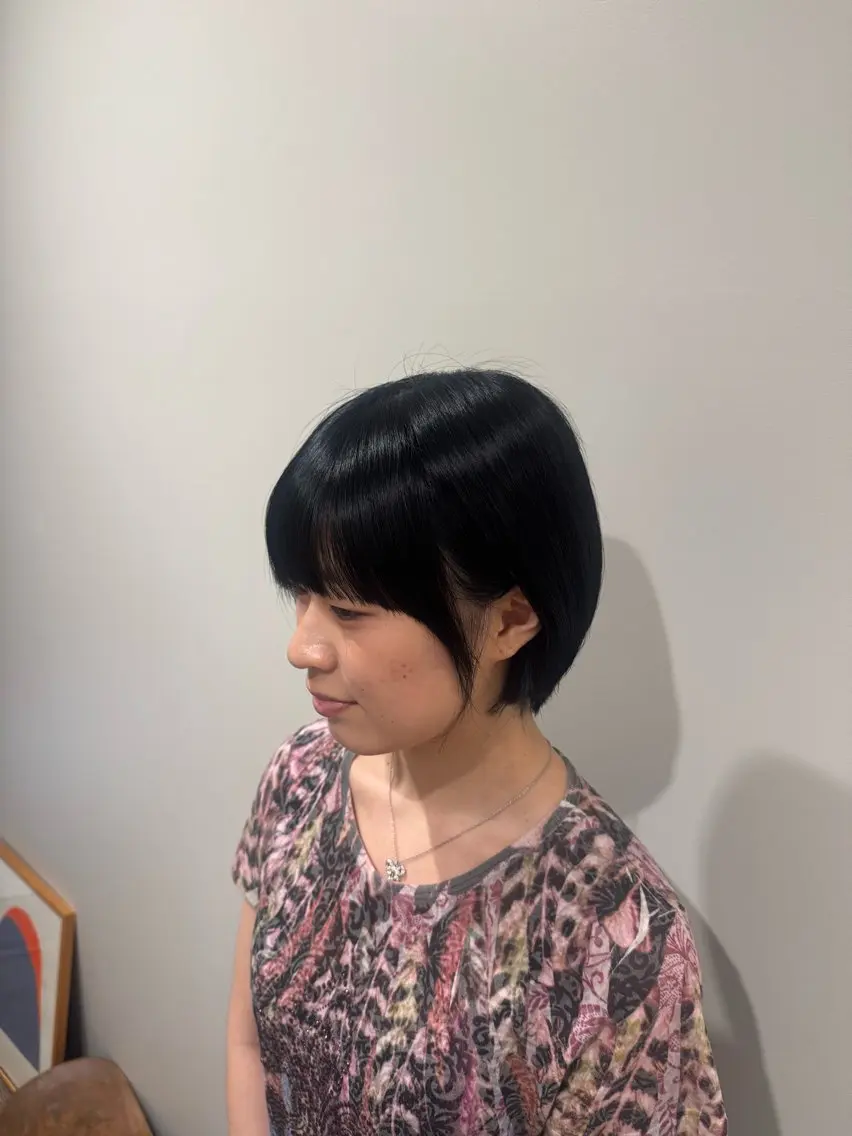 カラー 黒髪 ブルーカラー ブルーブラック 櫻木 志穏のヘアスタイル