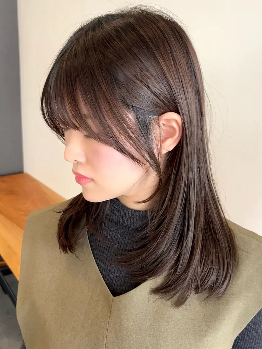 ミディアム カラー グレージュ くびれヘア 顔まわりレイヤー 韓国風ヘア レイヤーカット カット ヘアカラー VIEW EHIME 齋藤  あつきのヘアスタイル