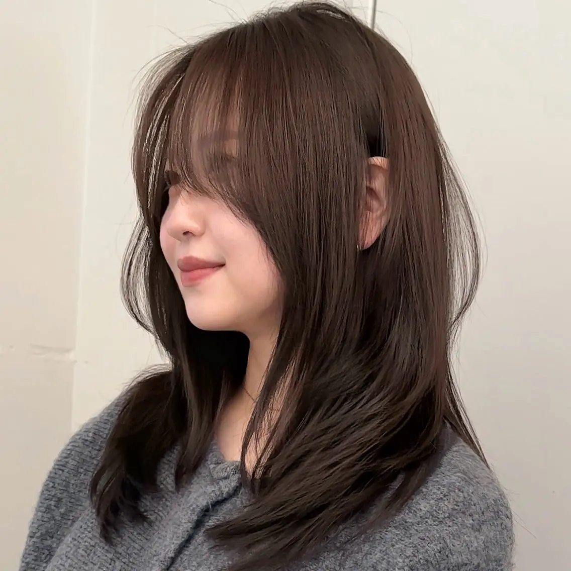 セミロング 岸本 理希のヘアスタイル