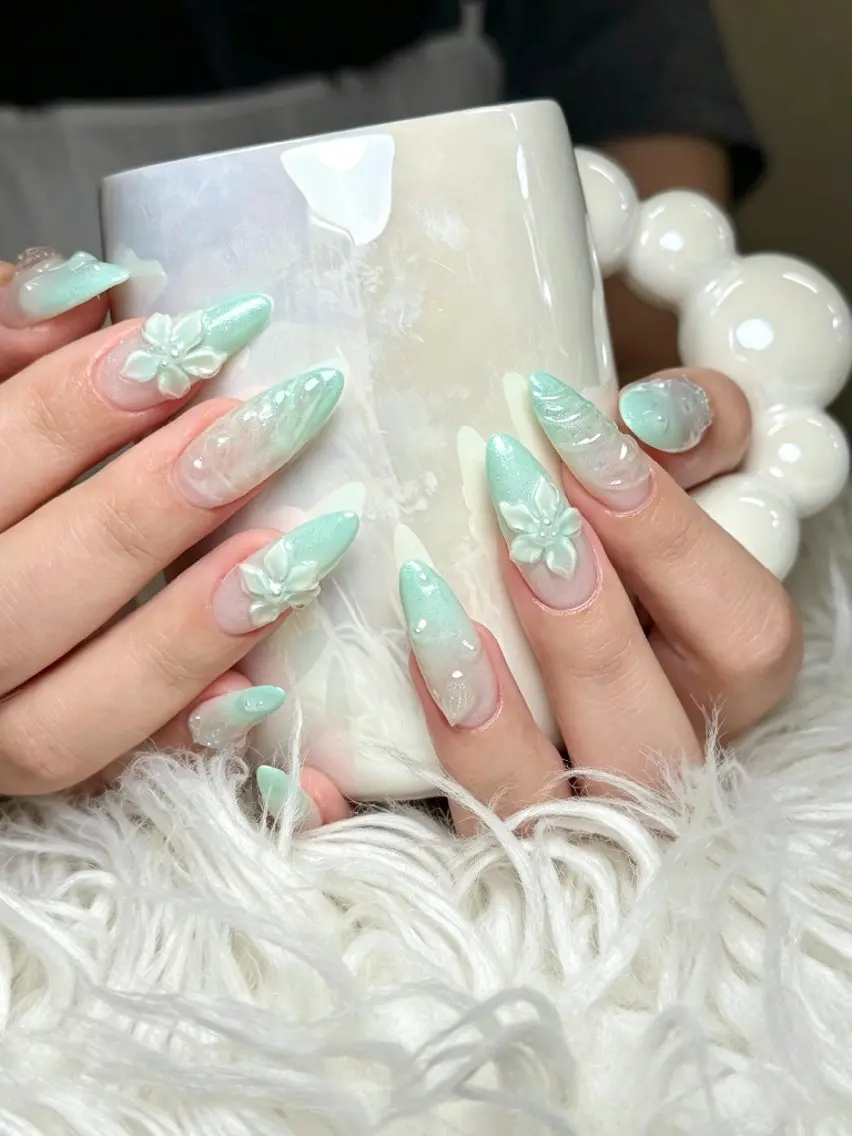ネイル ENsalon AKIRAのネイルデザイン
