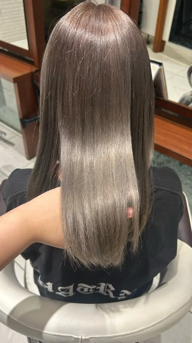 ミディアム カラー 富田 彩来のヘアスタイル