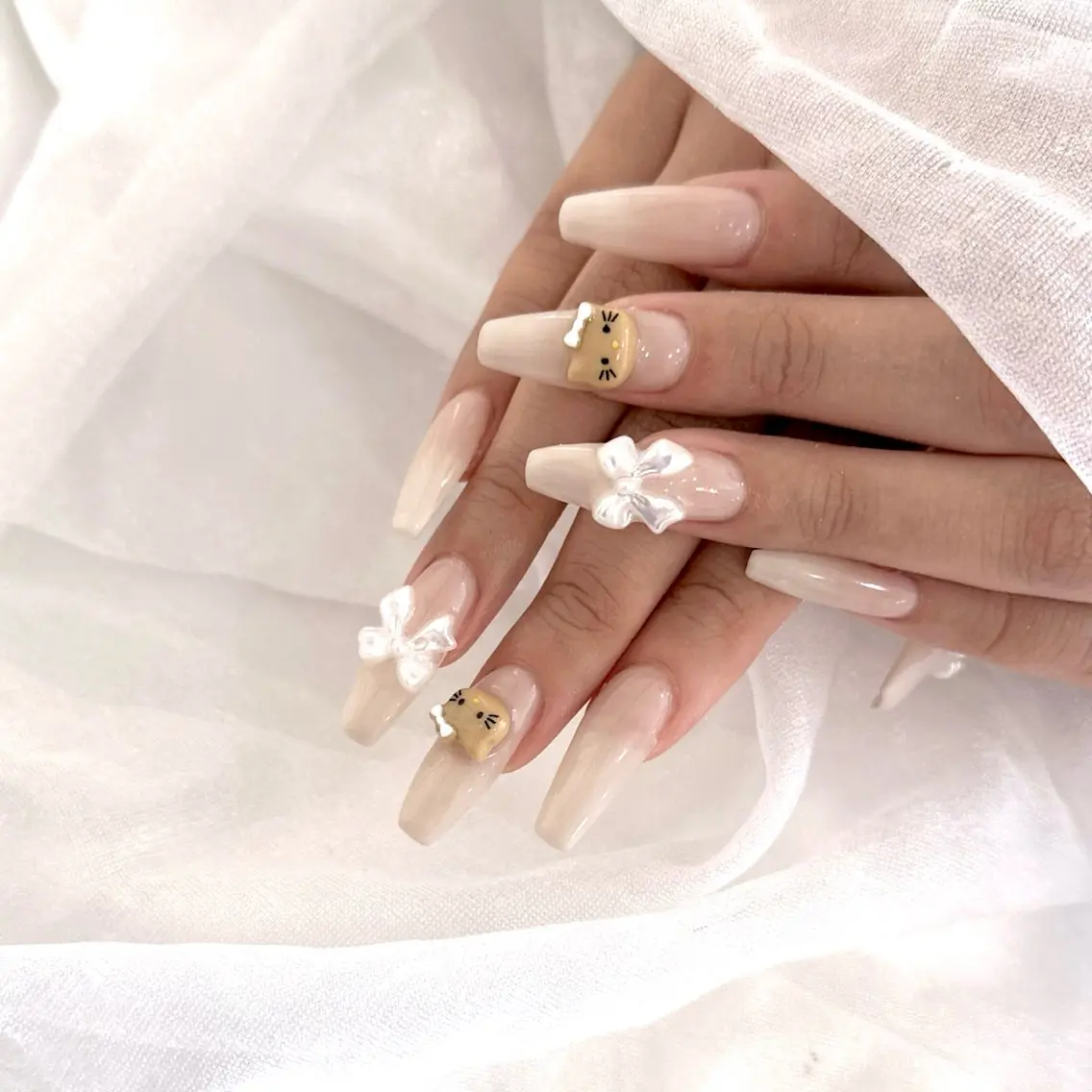 ネイル ハンドネイル sara : salon ELVIのネイルデザイン