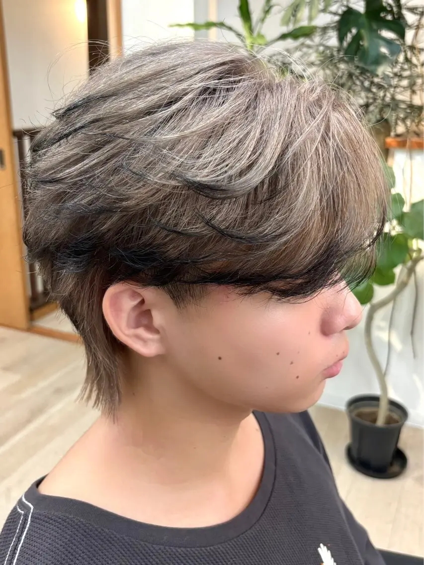 ショート カラー メンズ センターパート ベージュカラー ミルクティーベージュ カット ヘアカラー トリートメント RAIA💎ケア ブリーチ&パーマ💎のヘアスタイル