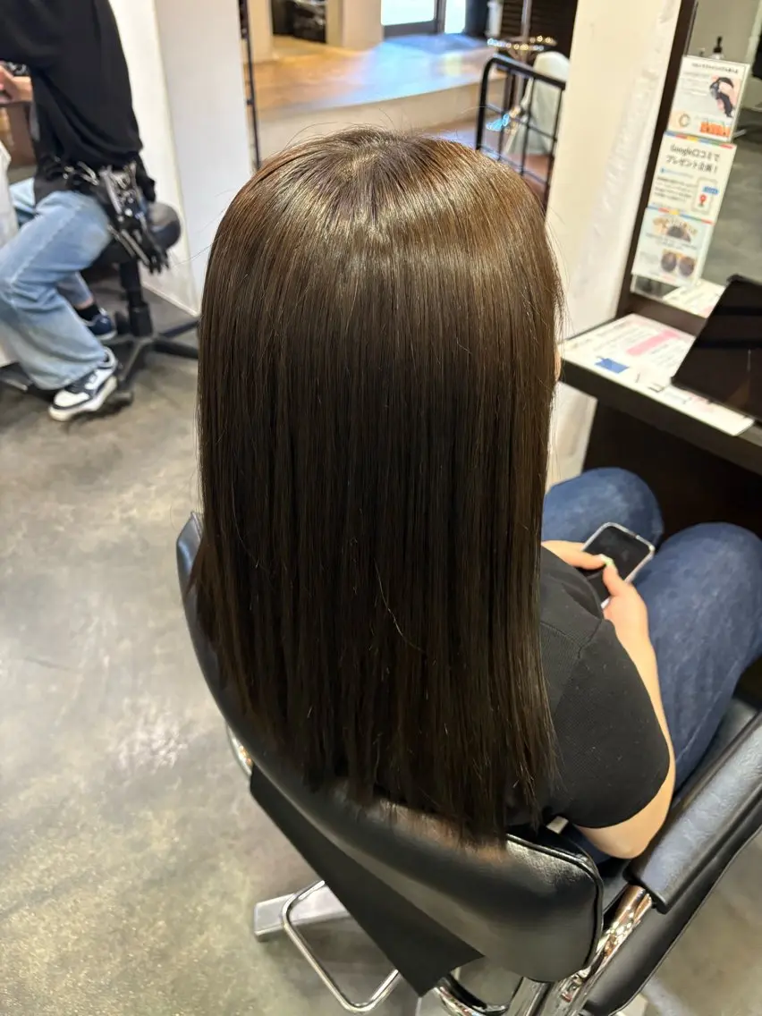 セミロング カラー アッシュ アッシュグレー アッシュグレージュ グレージュ 奥山 和奏のヘアスタイル