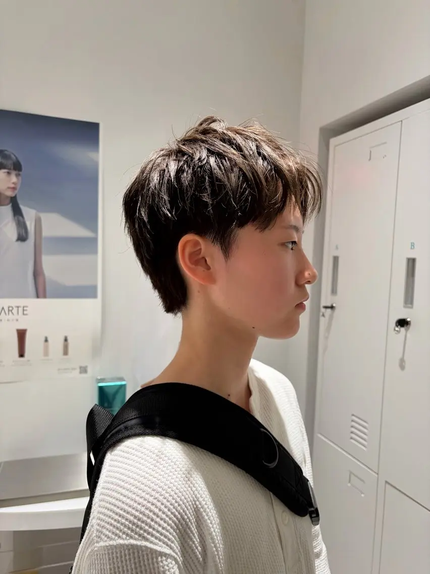 ショート カラー メンズ センターパート フェードカット カルマパーマ メンズ韓国風 マッシュウルフ カット ヘアカラー 中村 佳菜のヘアスタイル