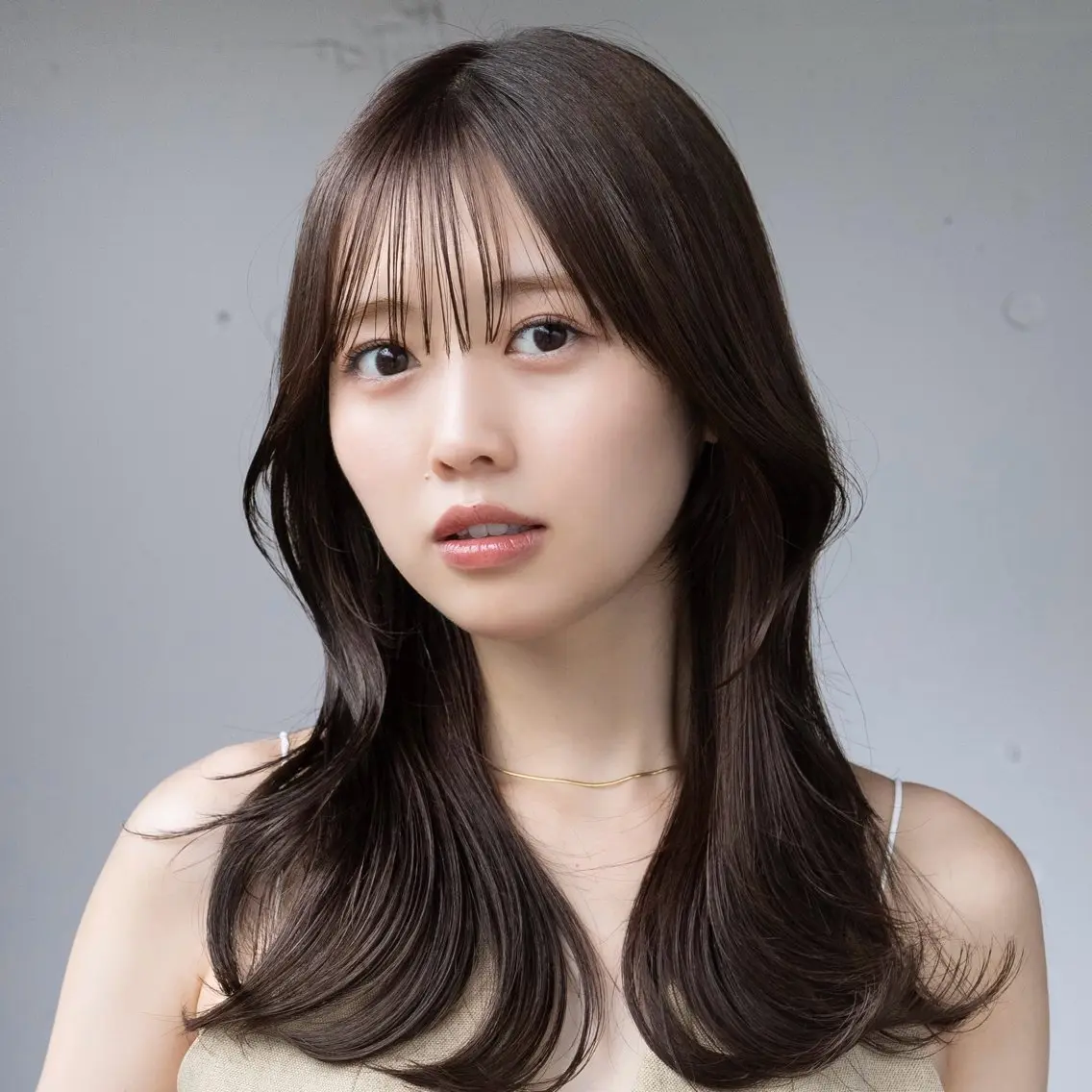 セミロング 顔周りカット レイヤーカット トリートメント カット ヘアカラー トリートメント まとまるレイヤー カット/透明感カラーのヘアスタイル