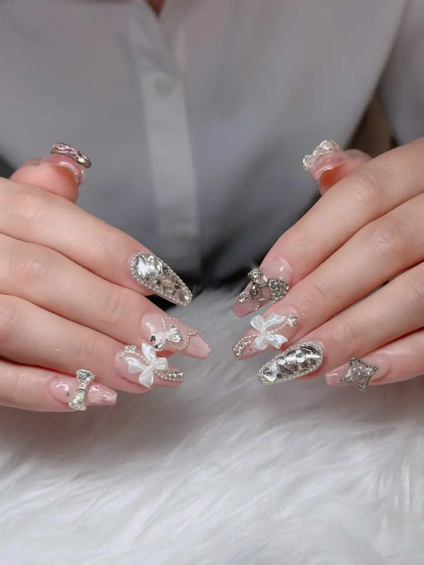 ネイル フレンチネイル ジェルネイル ガラスフレンチ ハロウィン ハート H.baby Nail Salonのネイルデザイン