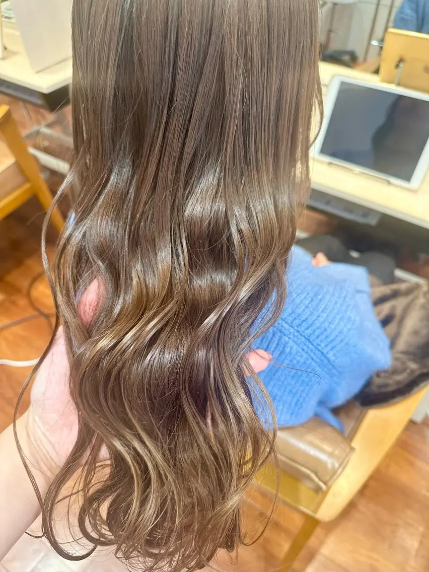 ロング 前田 花綸のヘアスタイル